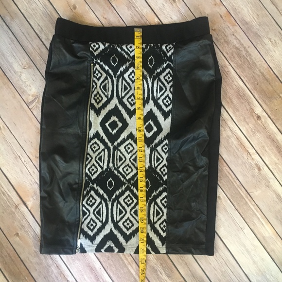 Faux leather zipper diamond pattern ISLE skirt - Picture 6 of 8